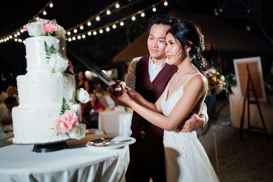 Phuket Dream Wedding Anny & Roger Couple And Weedingcake