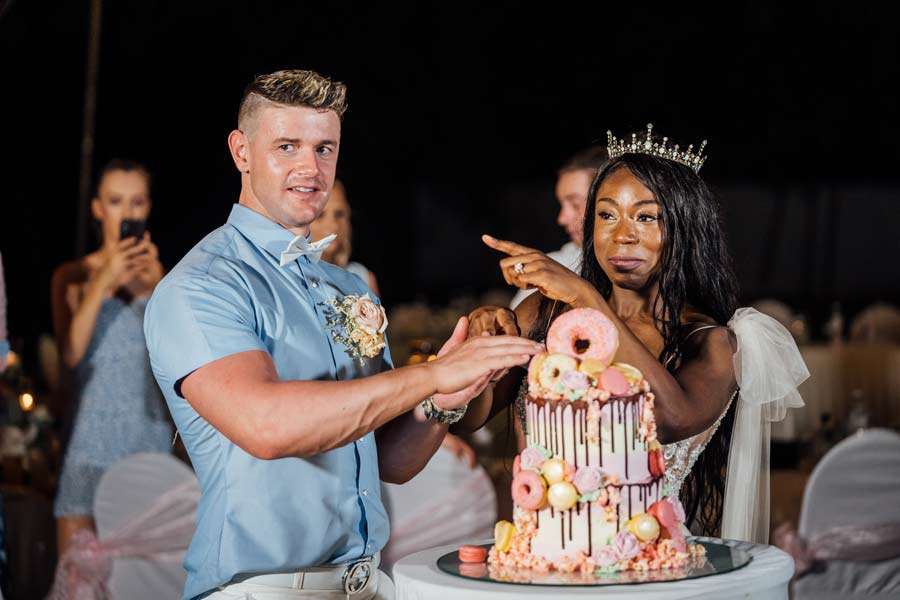 Phuket Dream Wedding Tracy & Nic Couple With Weedingcake